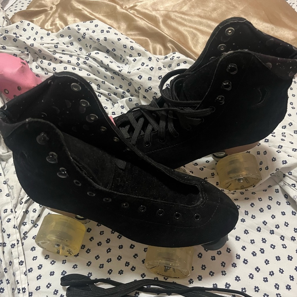 Size US 8 moon boot skate
